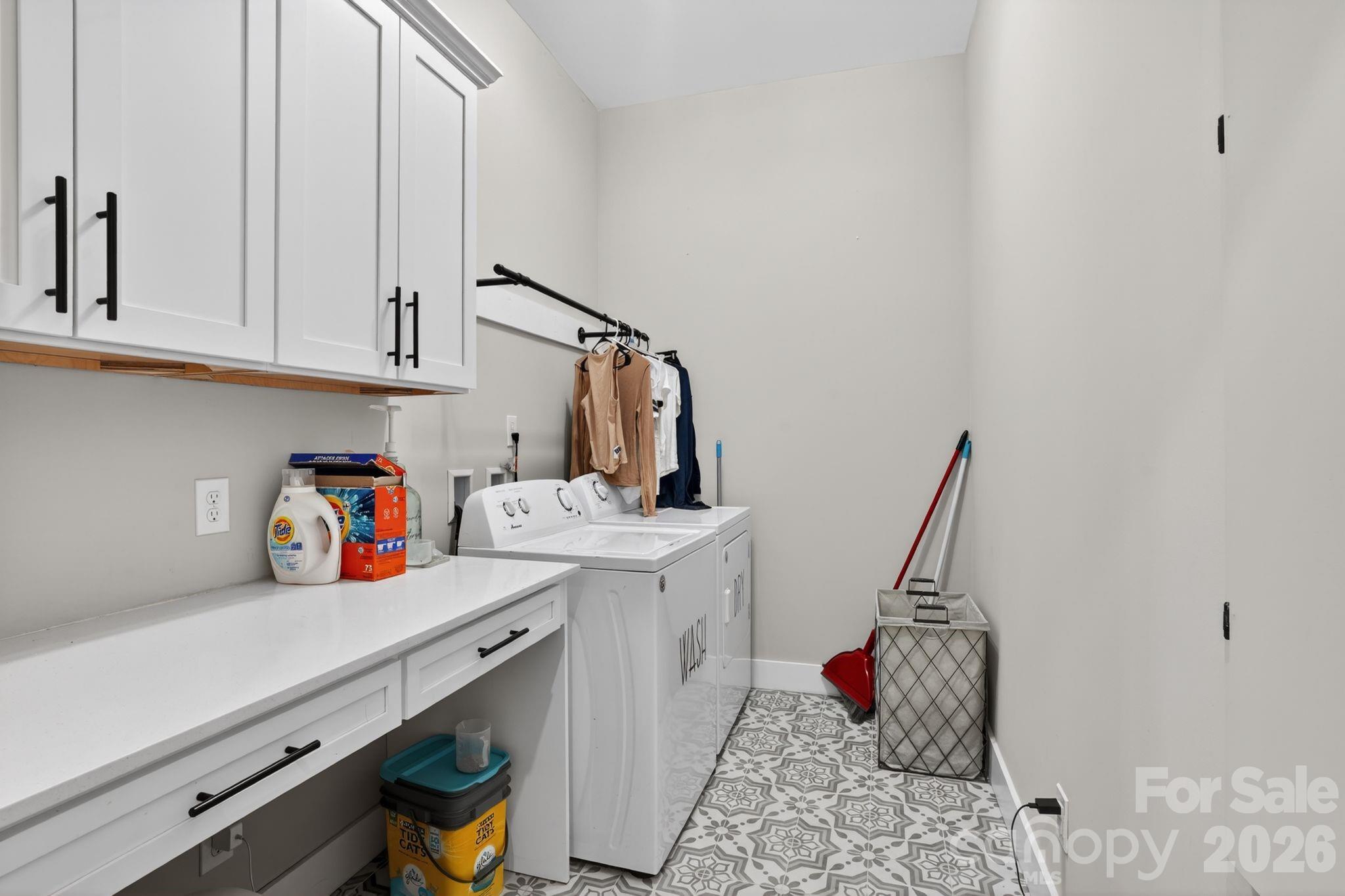 1182 Cape Hickory Road — Hickory