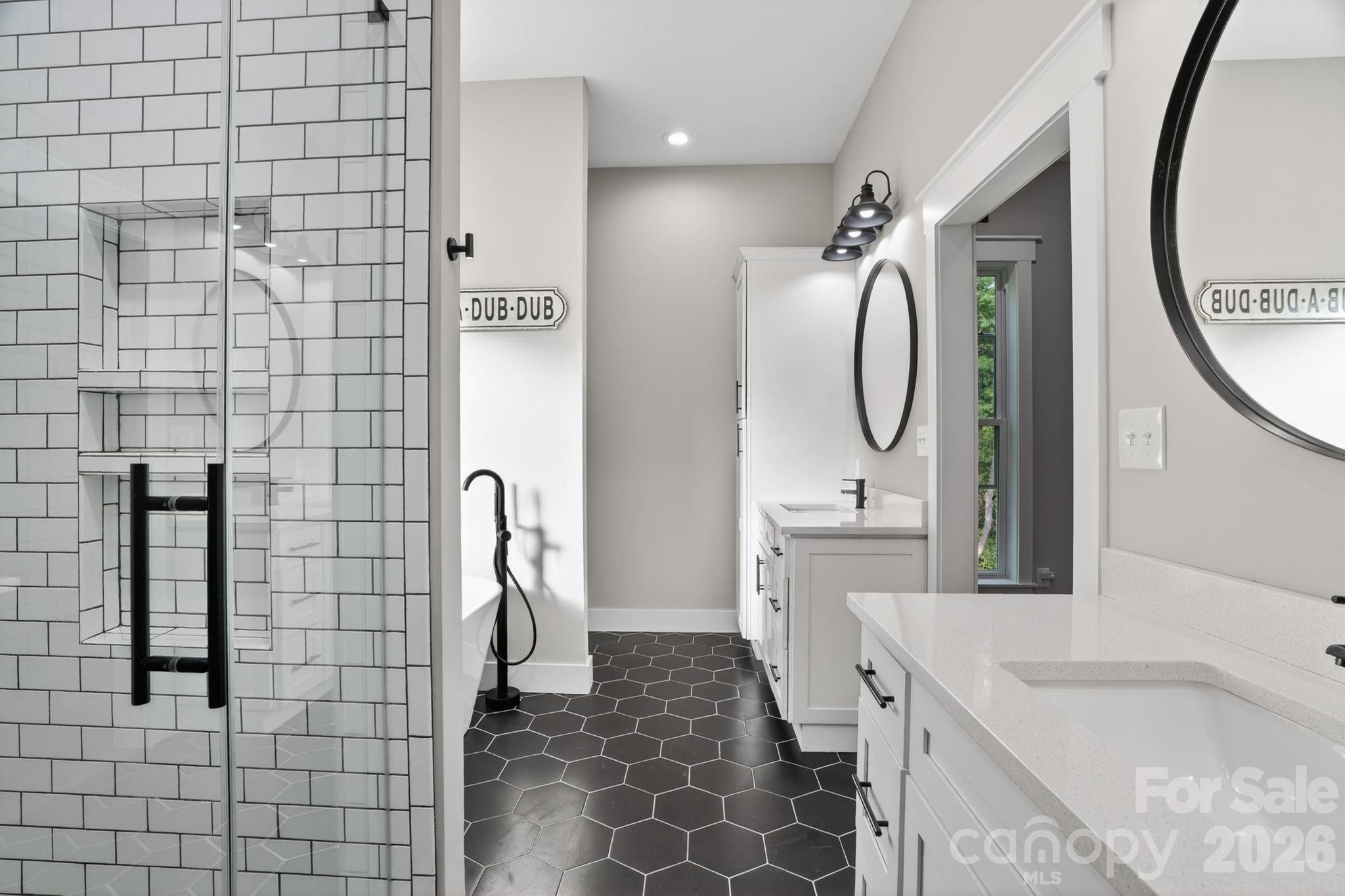 1182 Cape Hickory Road — Hickory