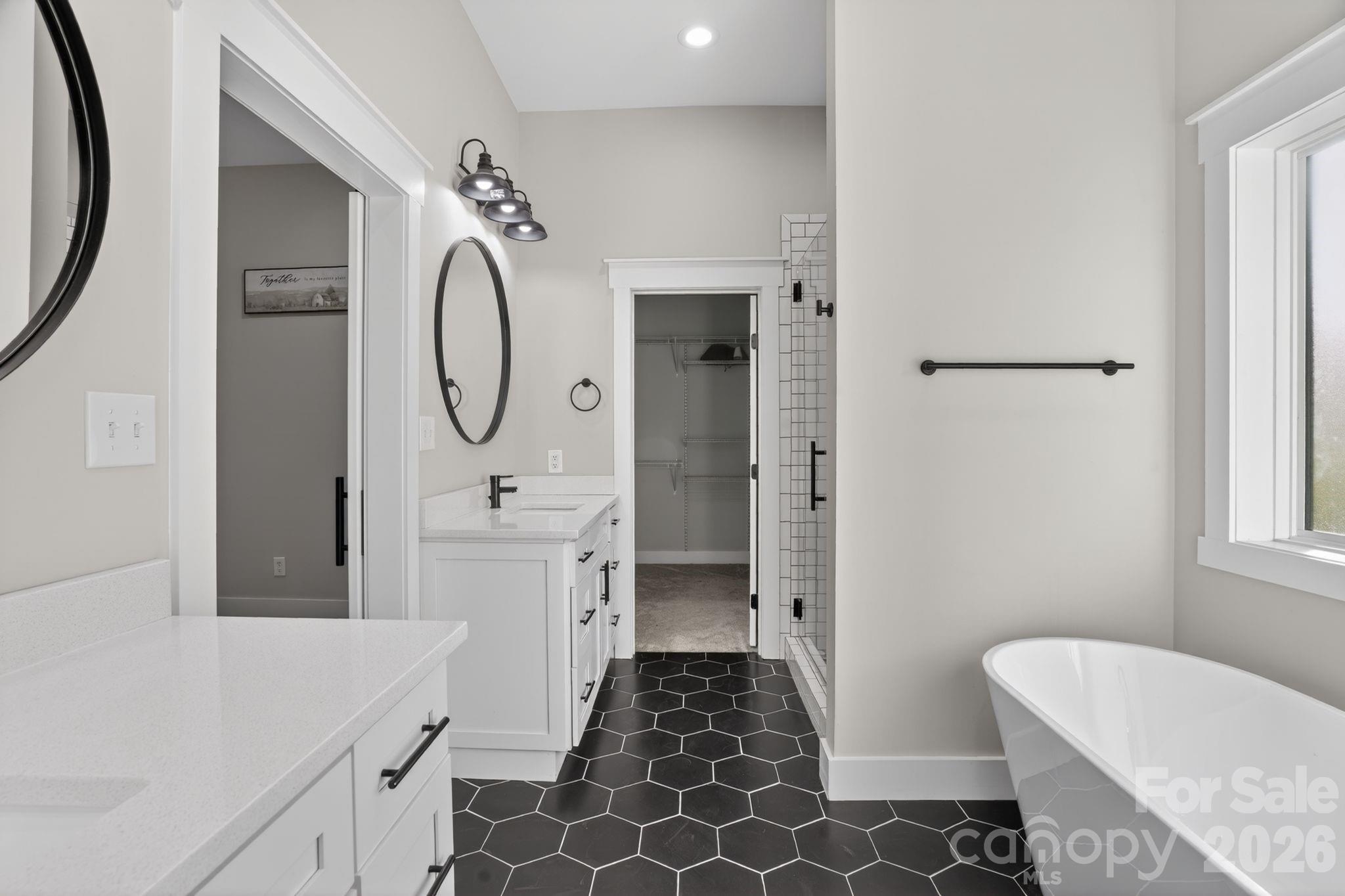 1182 Cape Hickory Road — Hickory