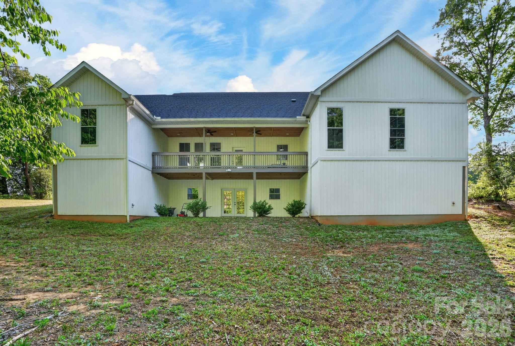 1182 Cape Hickory Road — Hickory