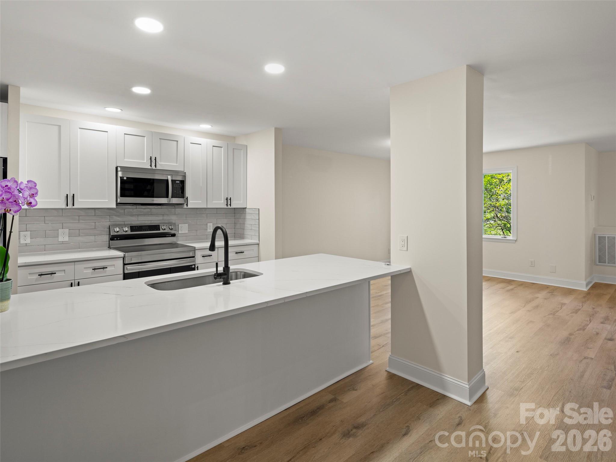 203 Crowfields Drive — Asheville