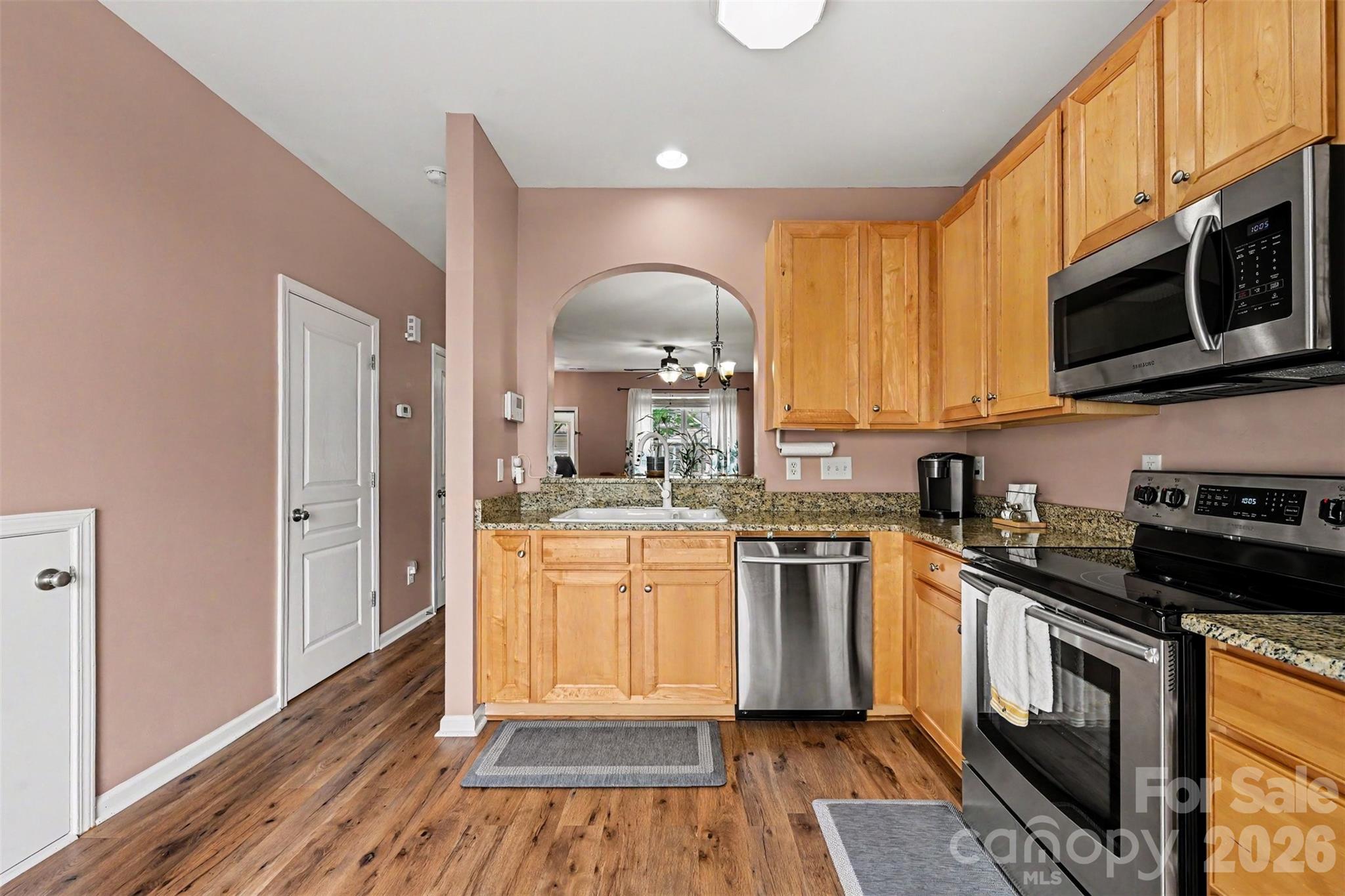 1033 Woodglen Lane — Matthews