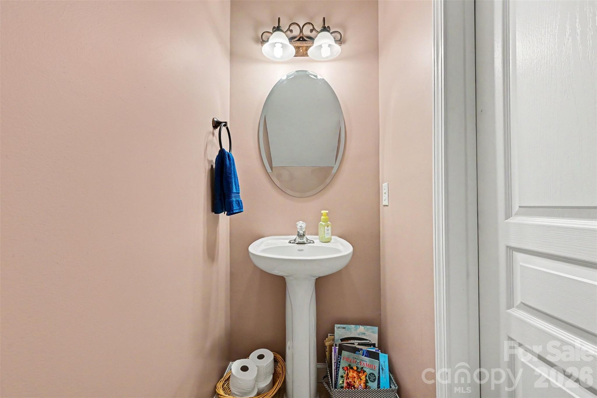 1033 Woodglen Lane — Matthews