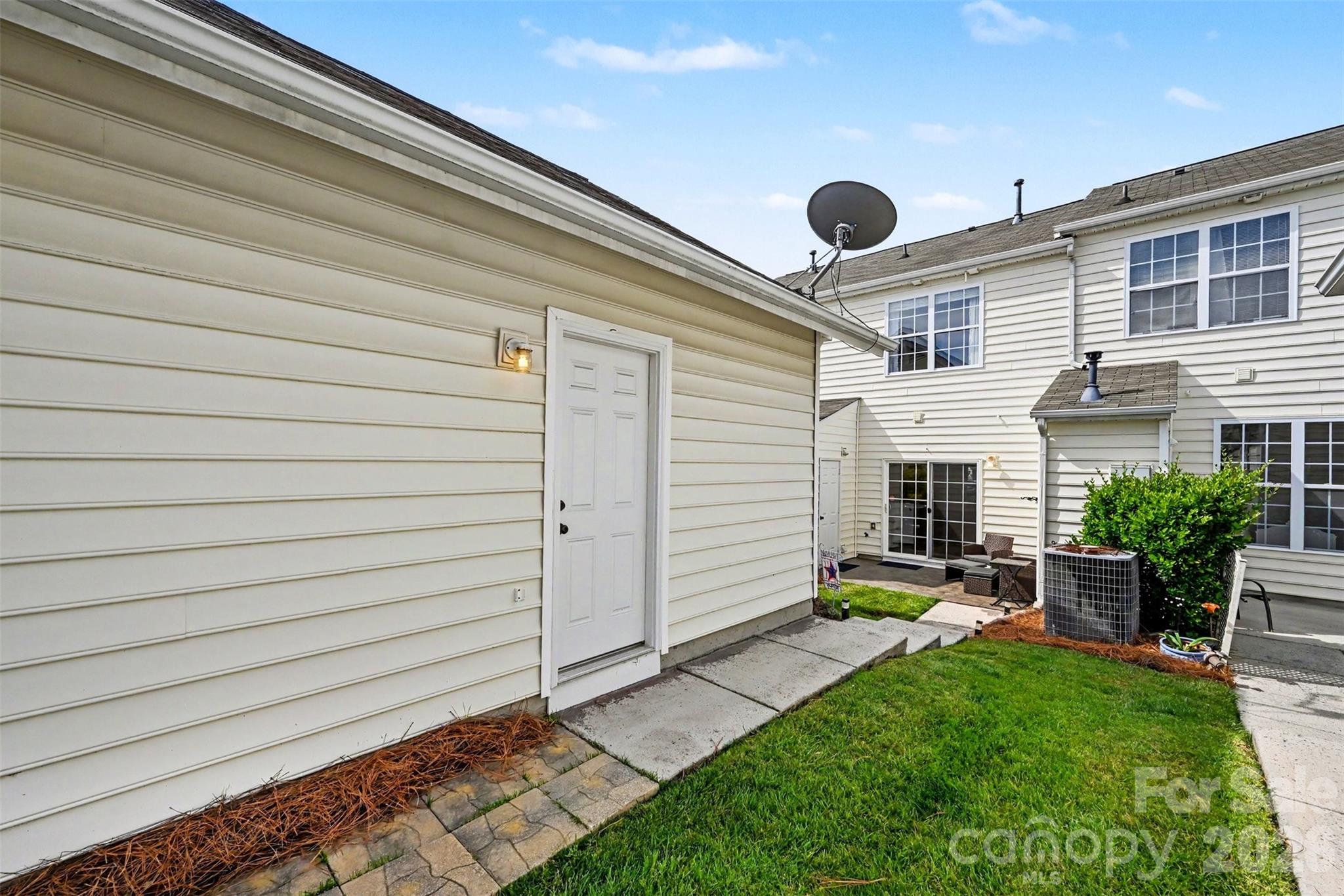 1033 Woodglen Lane — Matthews