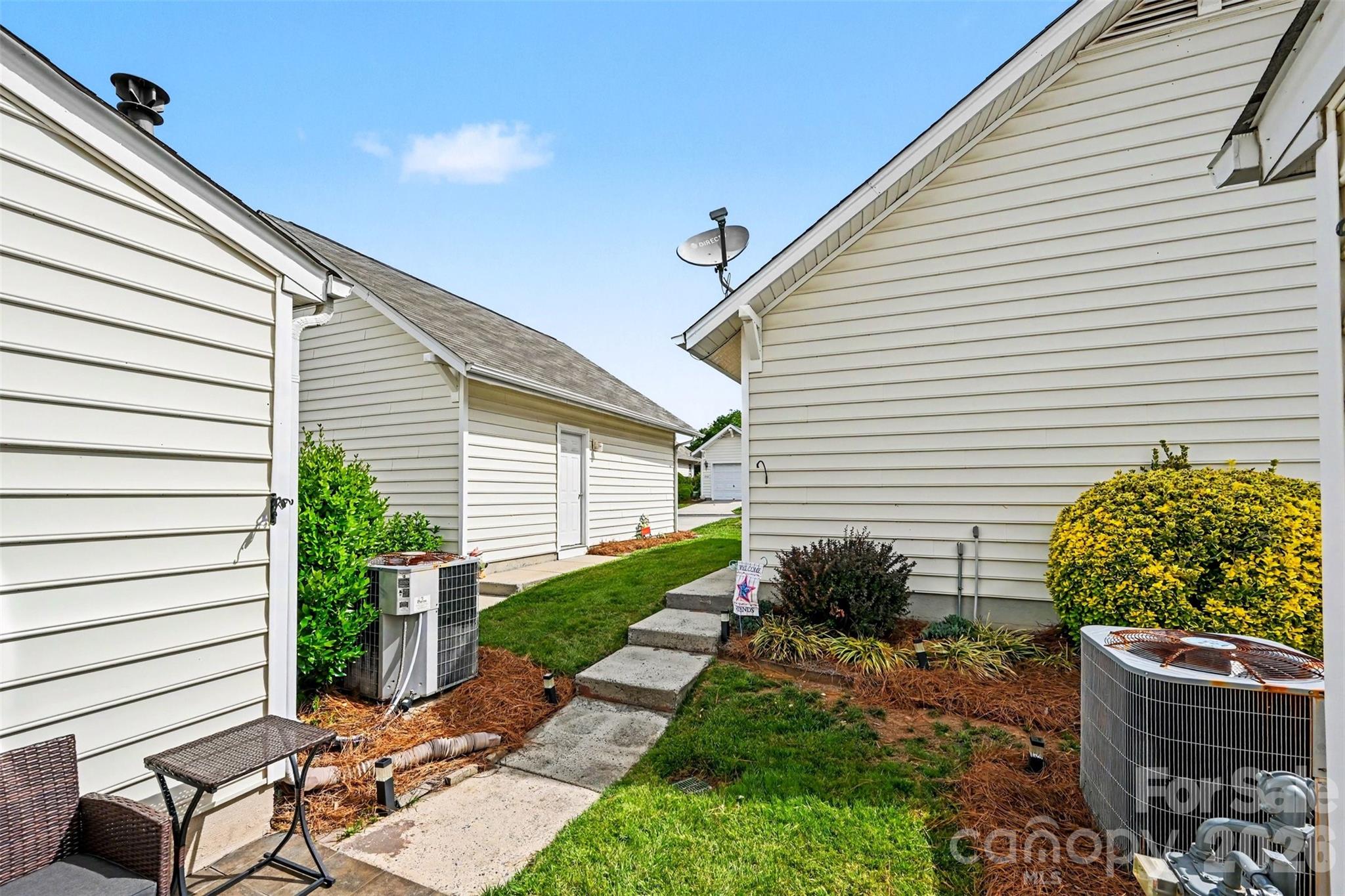 1033 Woodglen Lane — Matthews