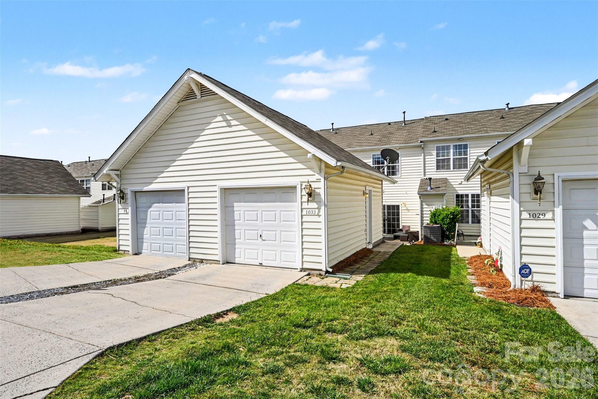1033 Woodglen Lane — Matthews