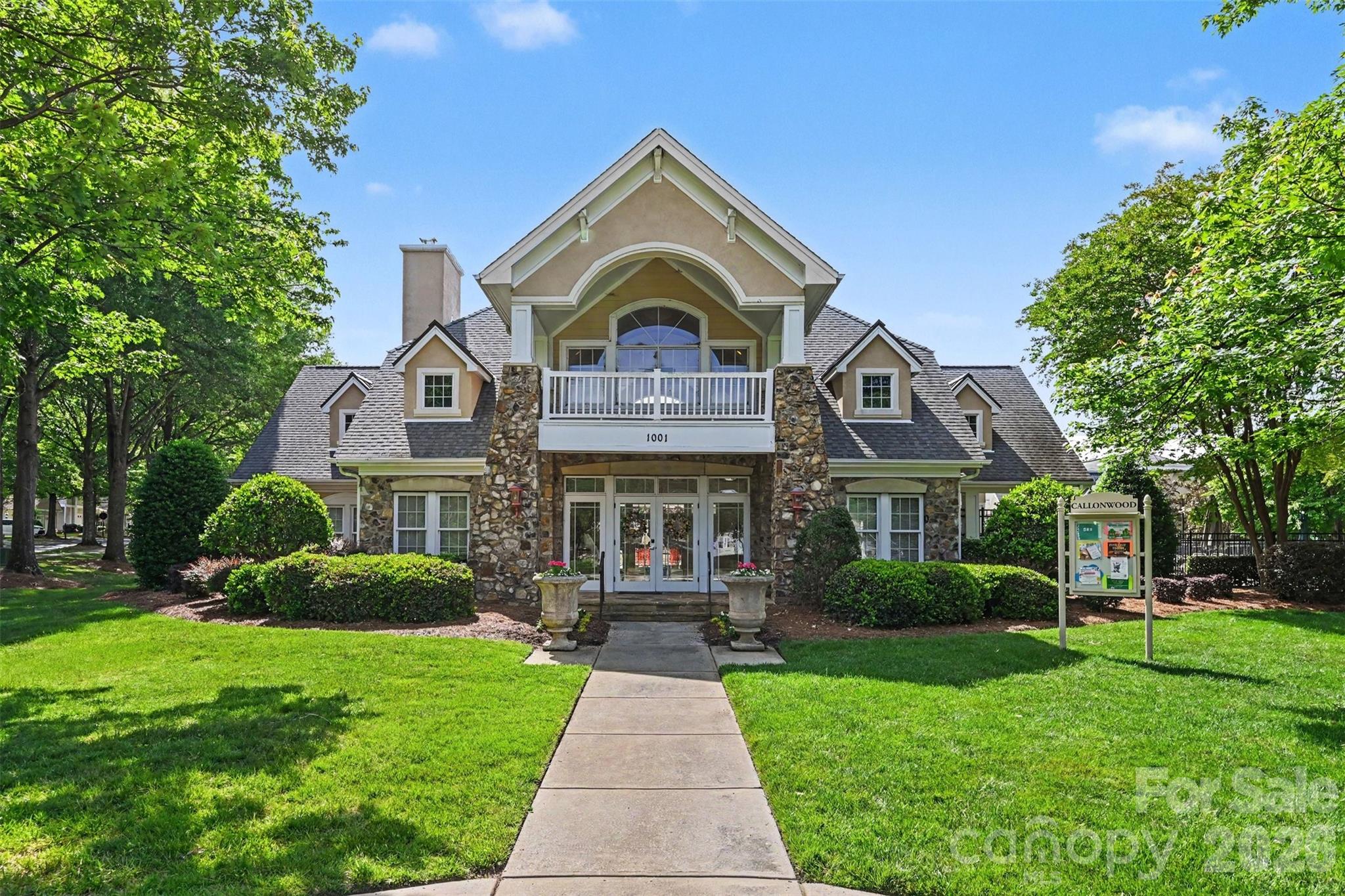 1033 Woodglen Lane — Matthews