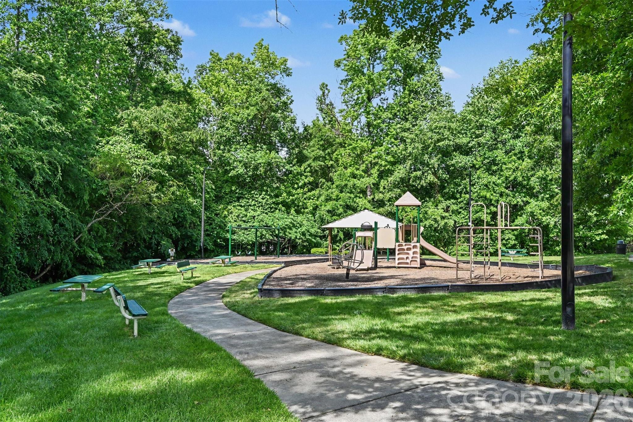 1033 Woodglen Lane — Matthews