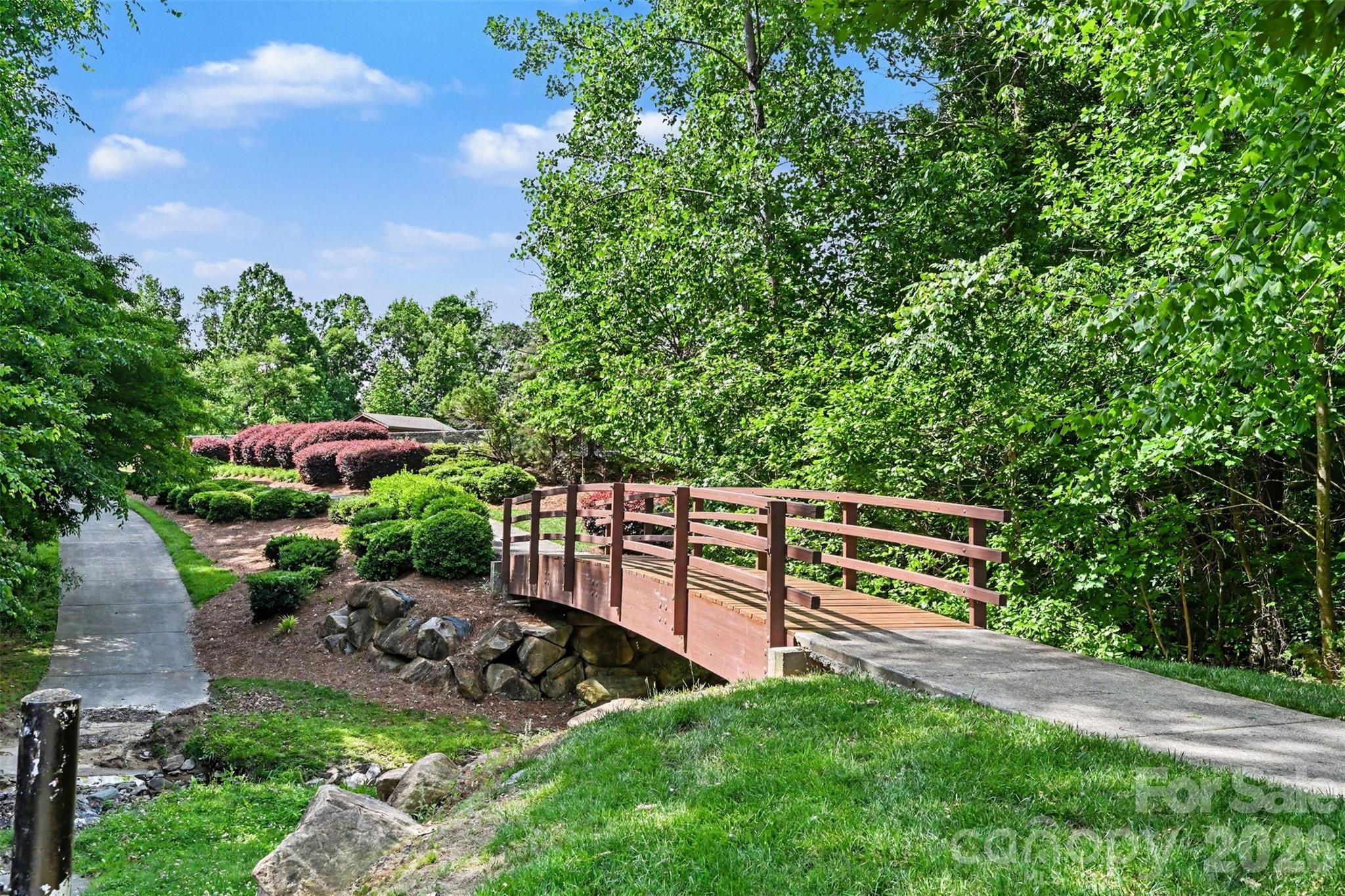 1033 Woodglen Lane — Matthews