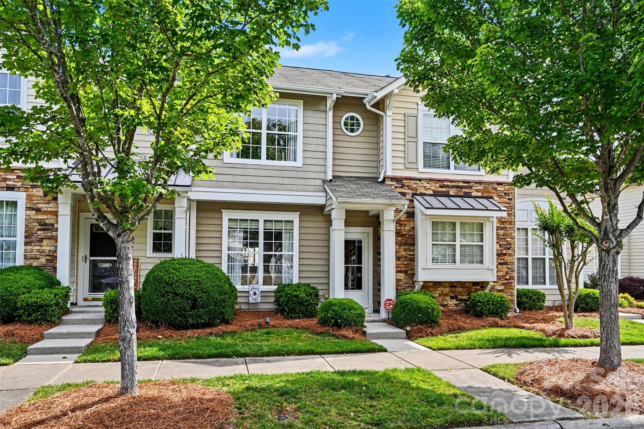1033 Woodglen Lane — Matthews