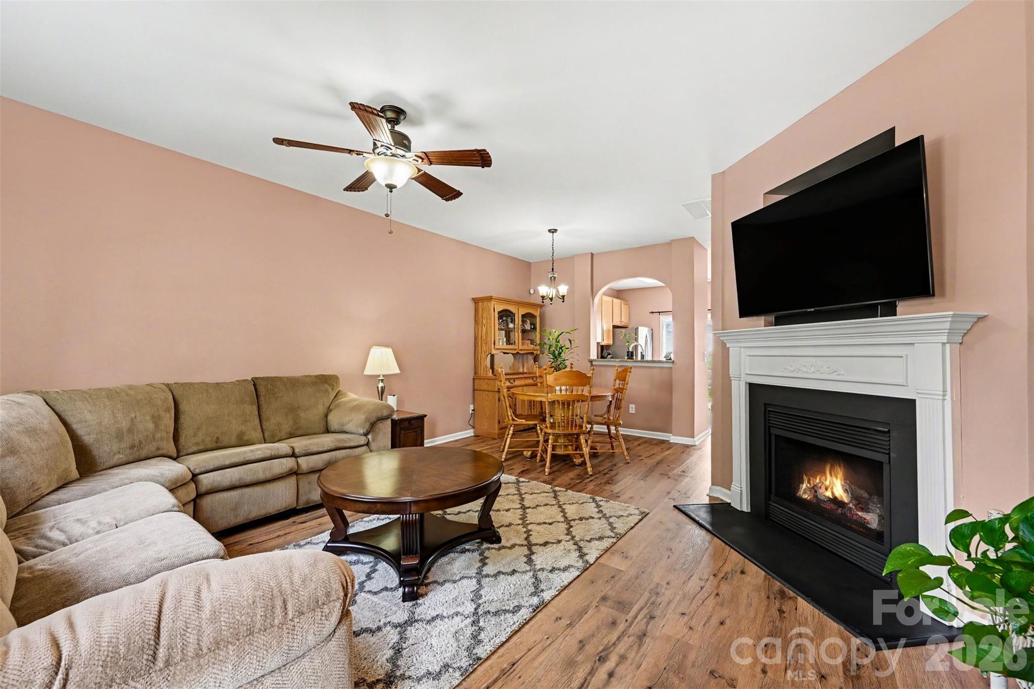 1033 Woodglen Lane — Matthews