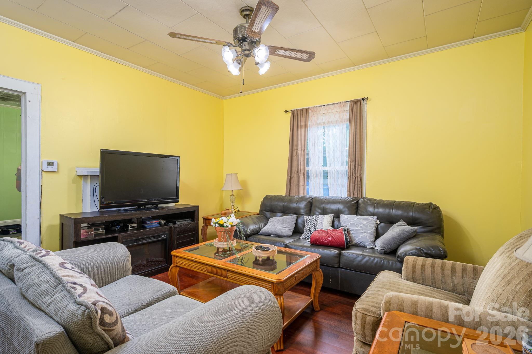 101 Huss Avenue — Cherryville