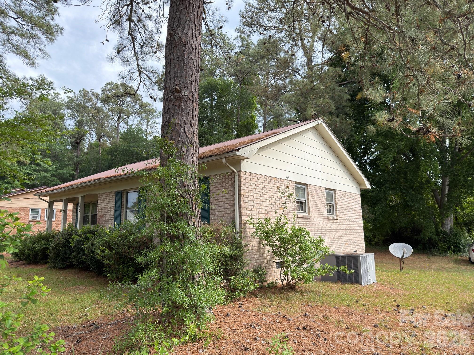 115 S White Oak Street — Morven