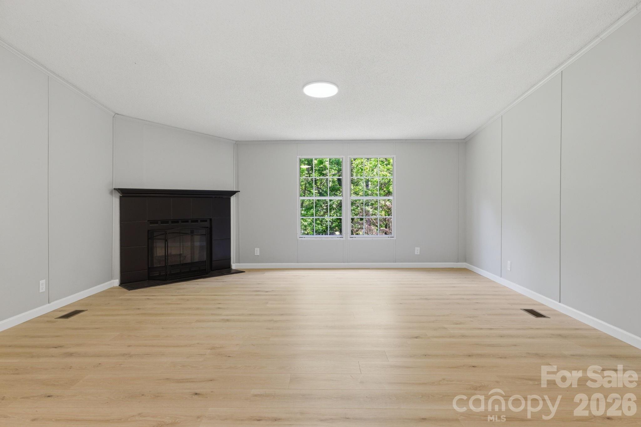 6490 Willow Road — Hendersonville