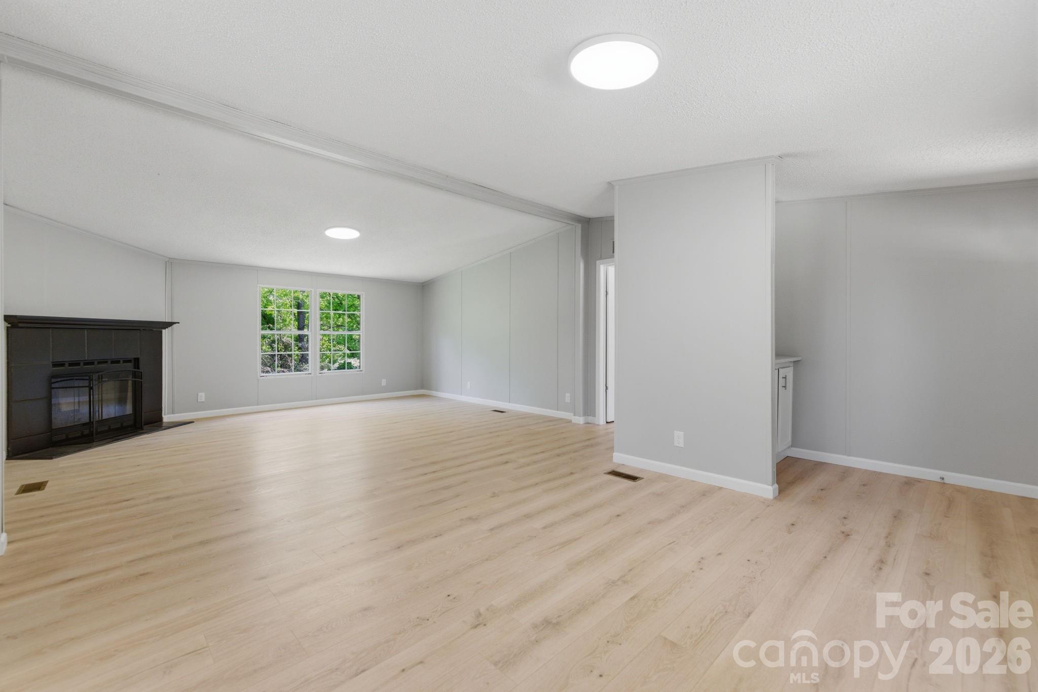6490 Willow Road — Hendersonville