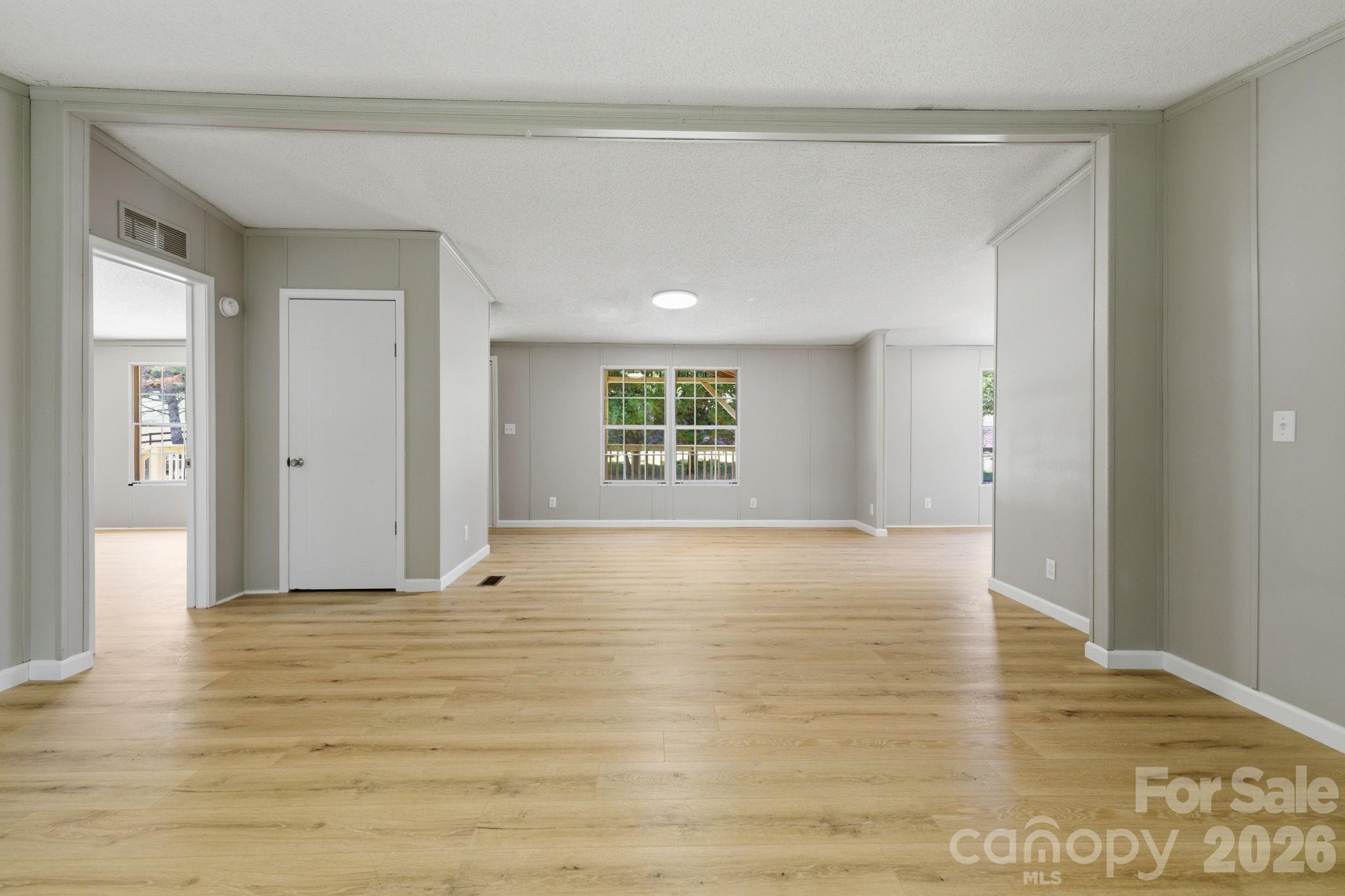 6490 Willow Road — Hendersonville