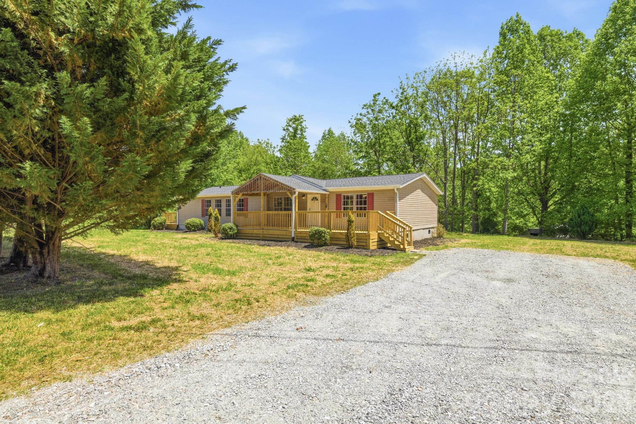6490 Willow Road — Hendersonville