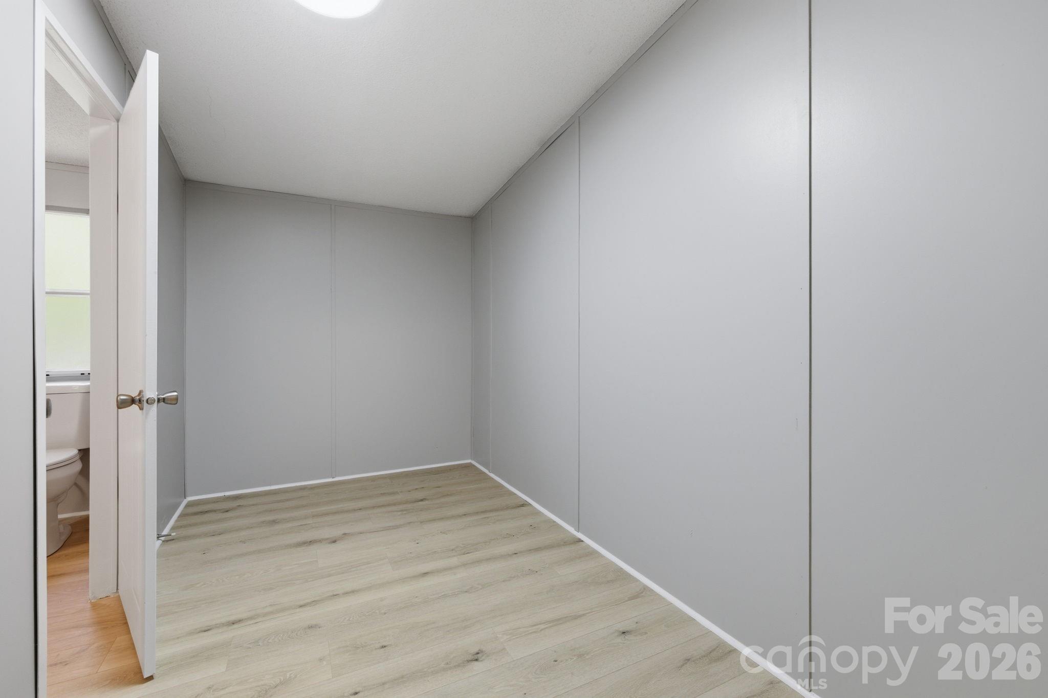 6490 Willow Road — Hendersonville