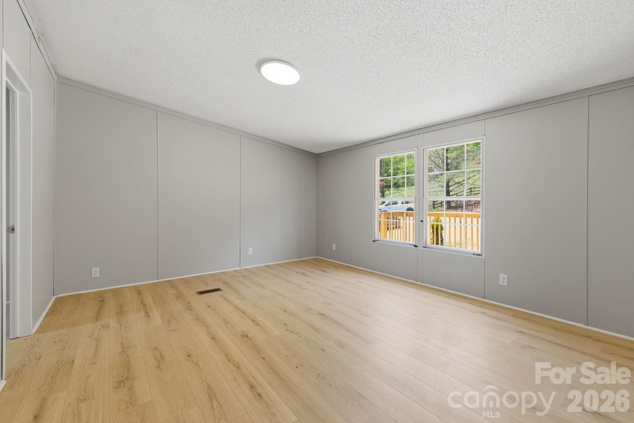 6490 Willow Road — Hendersonville