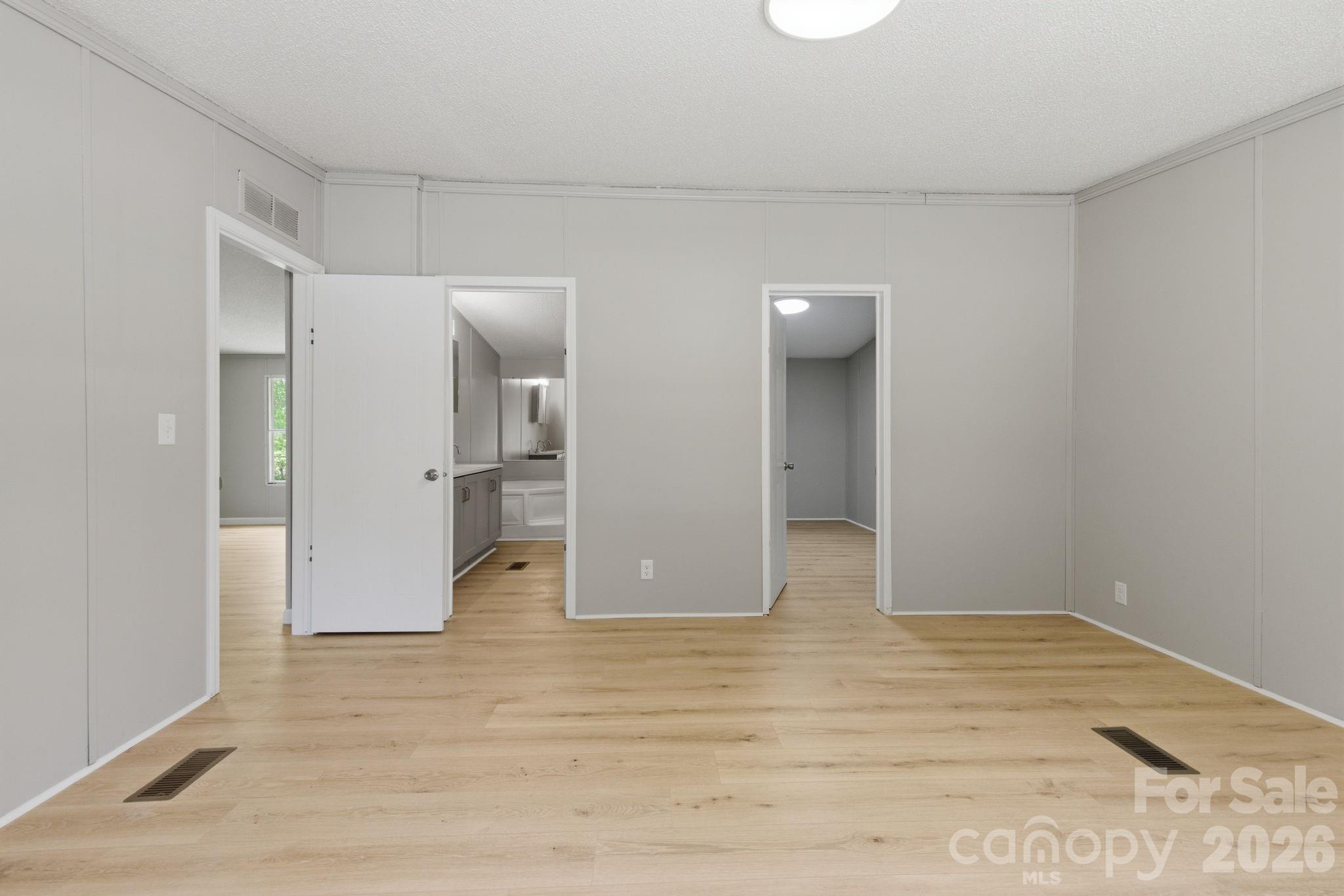 6490 Willow Road — Hendersonville