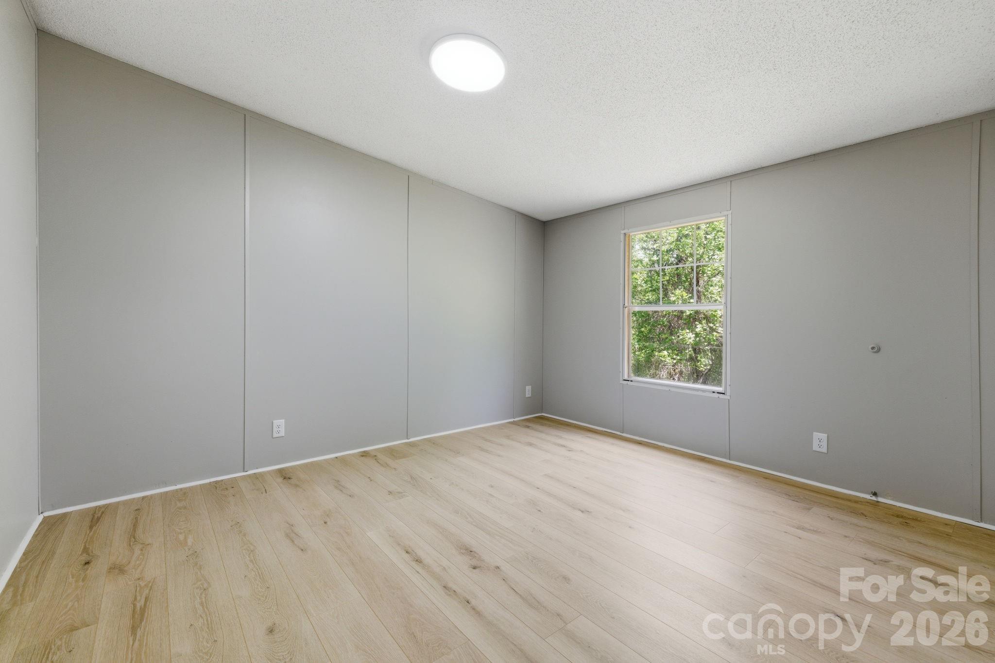 6490 Willow Road — Hendersonville