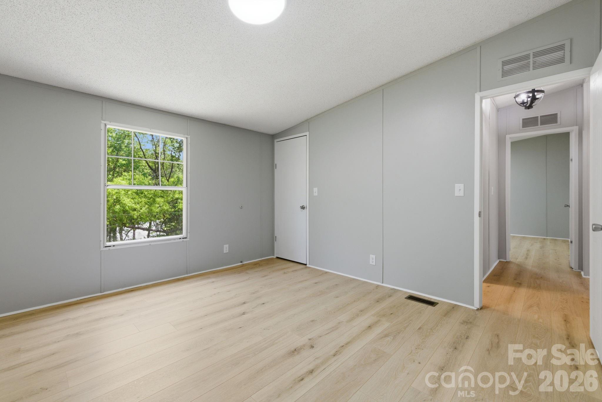 6490 Willow Road — Hendersonville