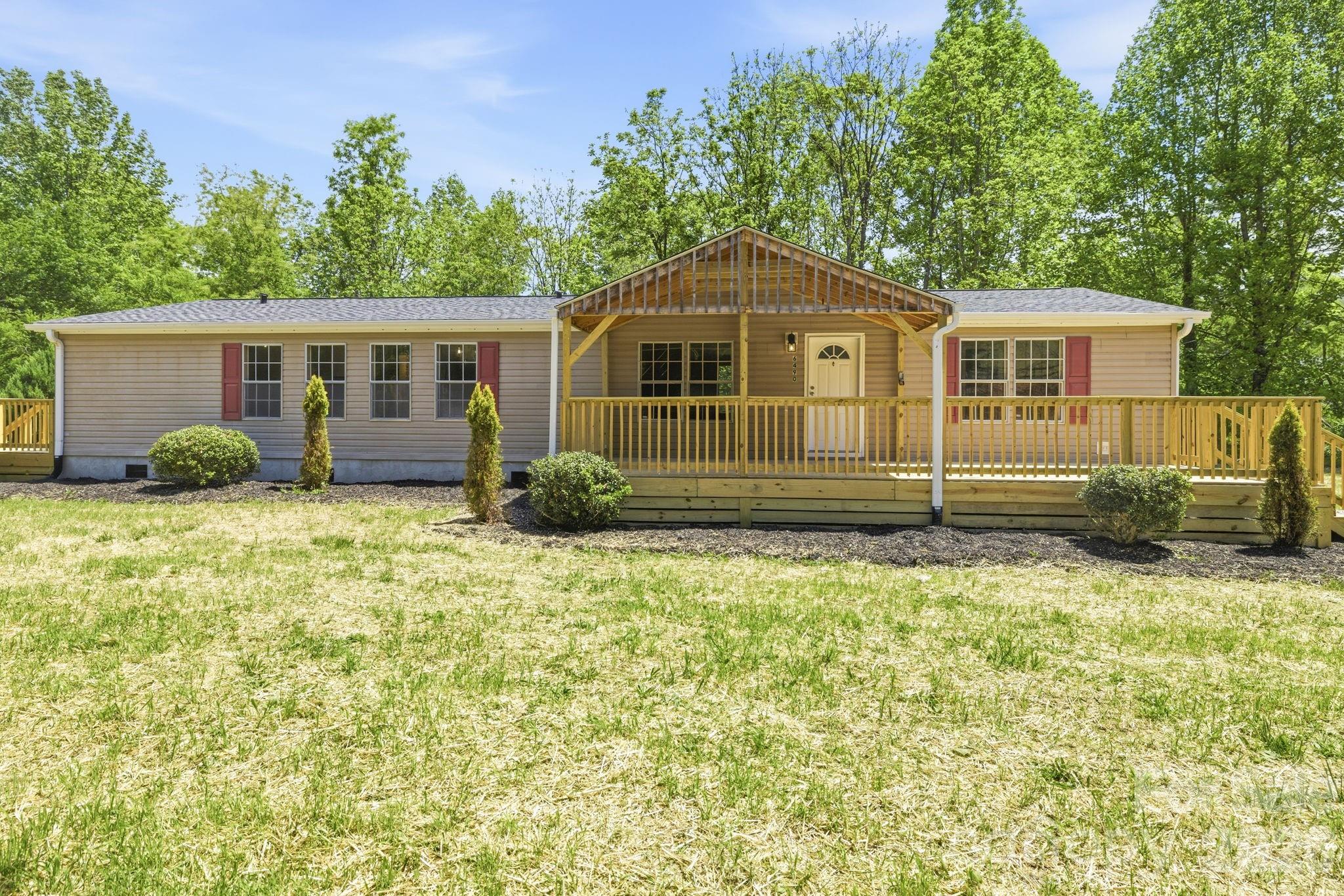 6490 Willow Road — Hendersonville