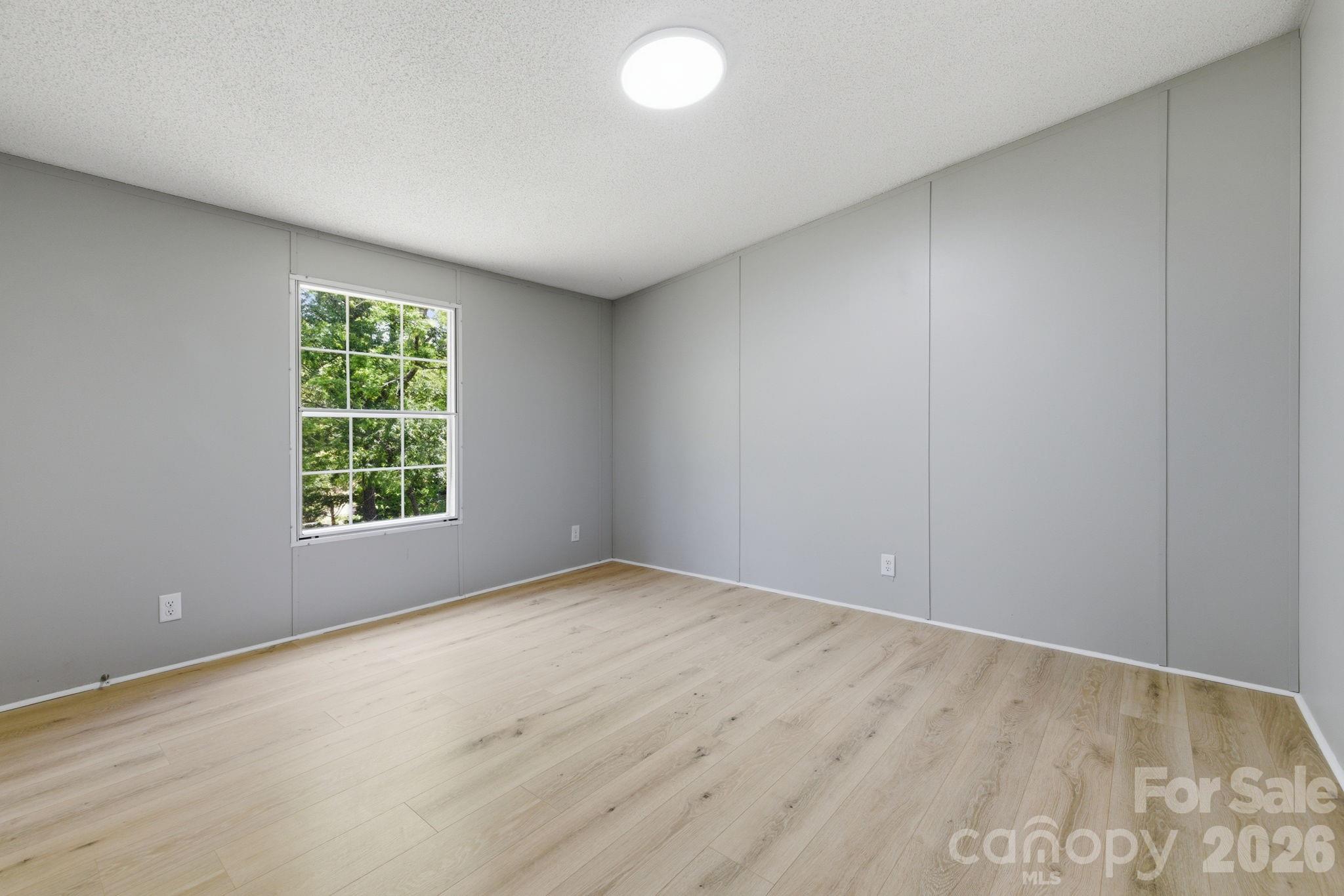 6490 Willow Road — Hendersonville