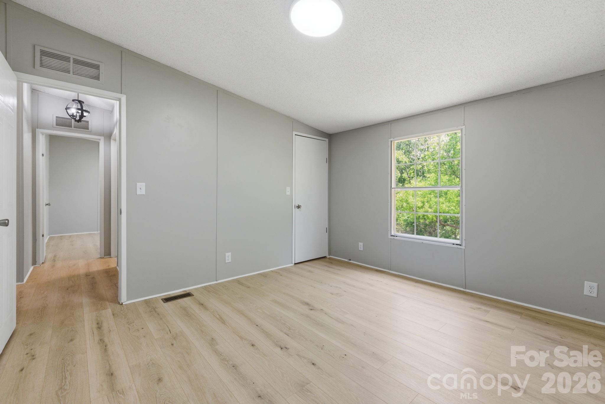 6490 Willow Road — Hendersonville