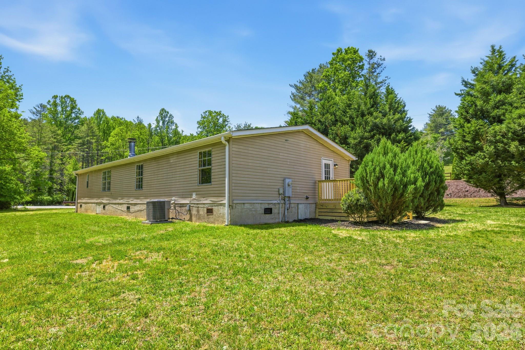6490 Willow Road — Hendersonville