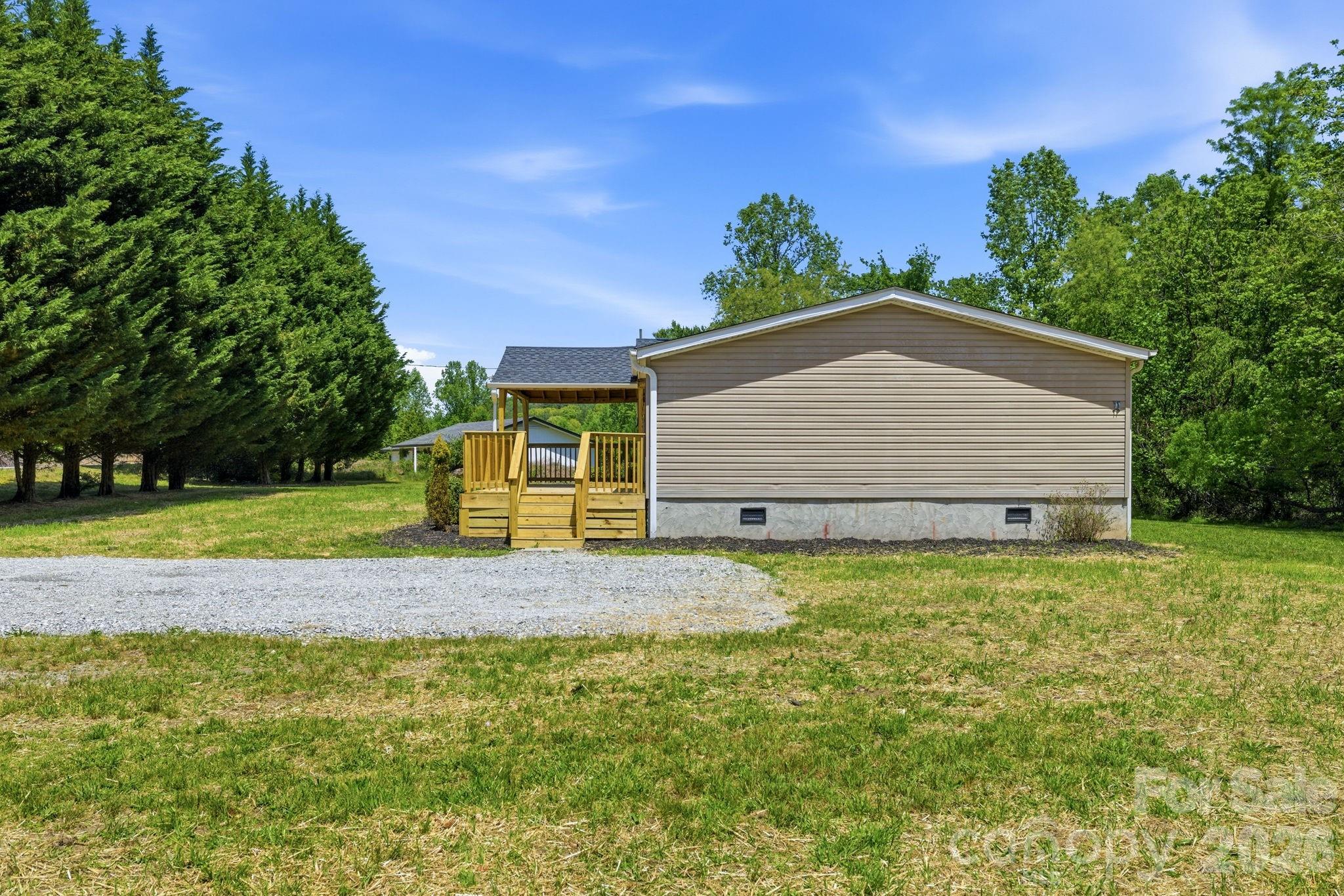 6490 Willow Road — Hendersonville