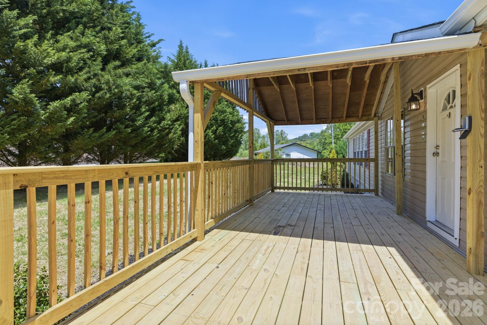 6490 Willow Road — Hendersonville