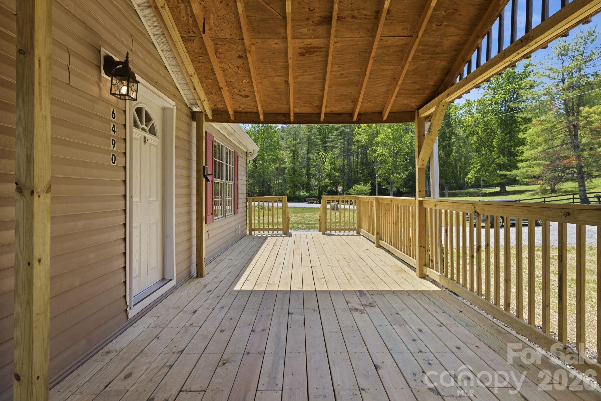 6490 Willow Road — Hendersonville