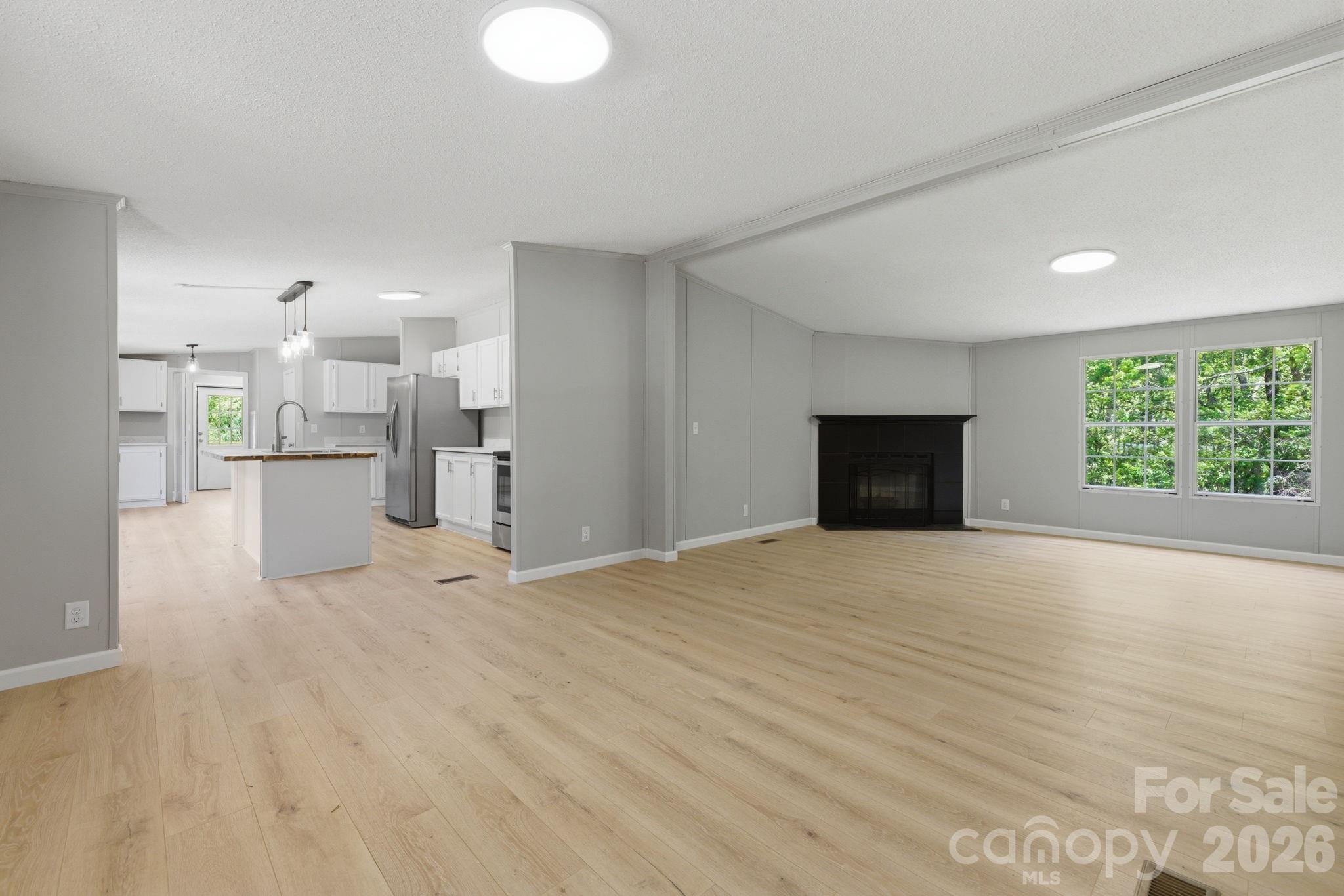 6490 Willow Road — Hendersonville