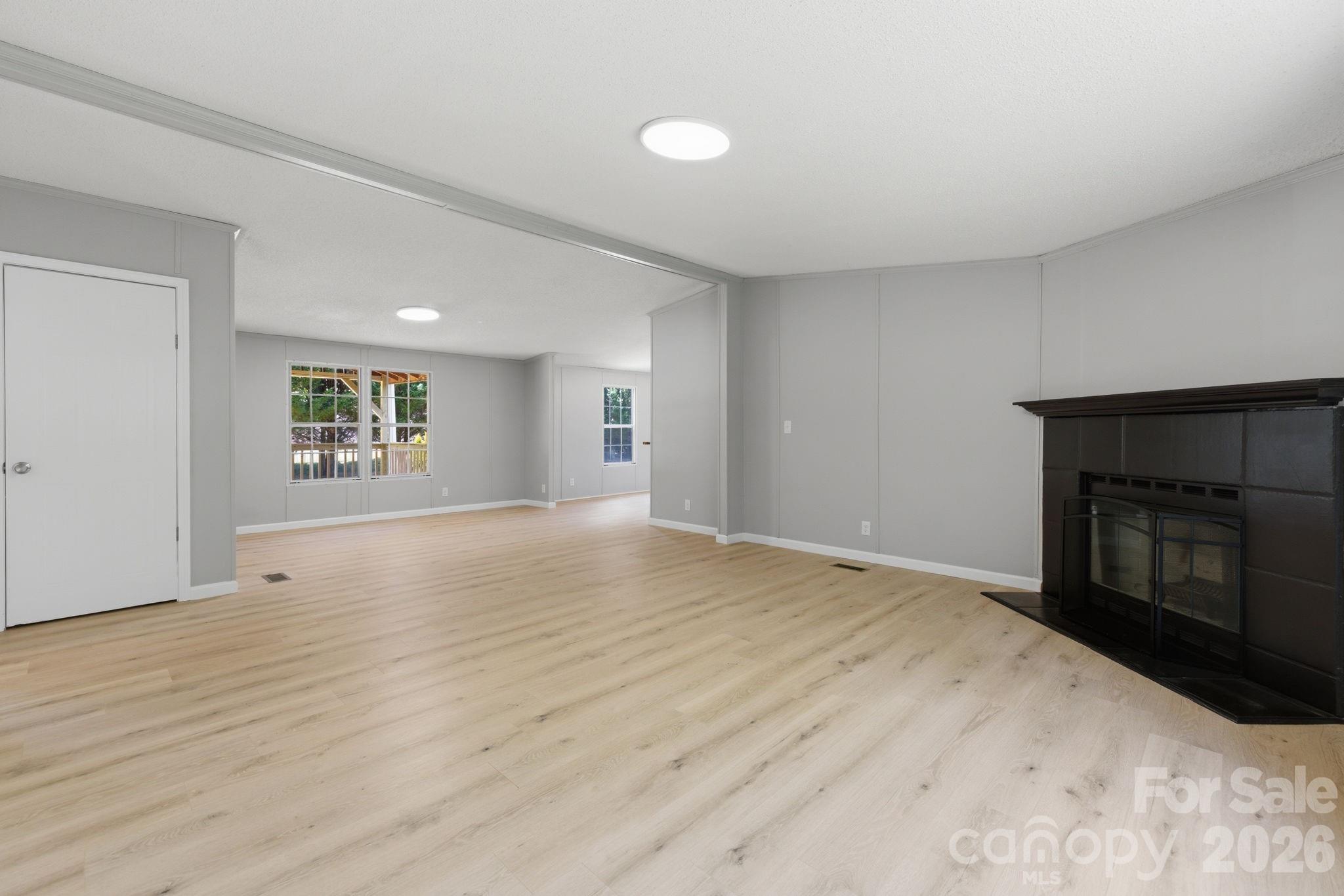 6490 Willow Road — Hendersonville
