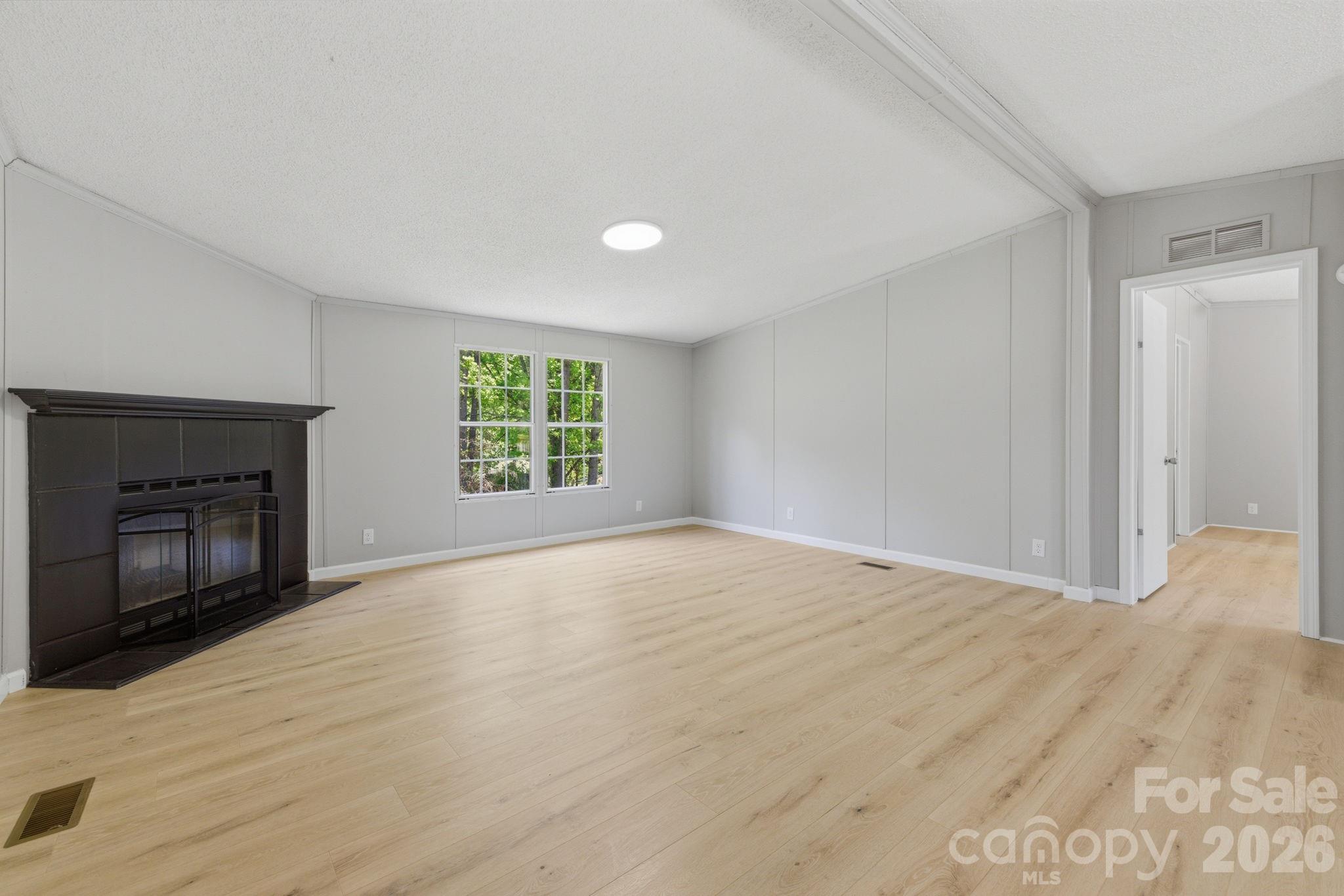 6490 Willow Road — Hendersonville