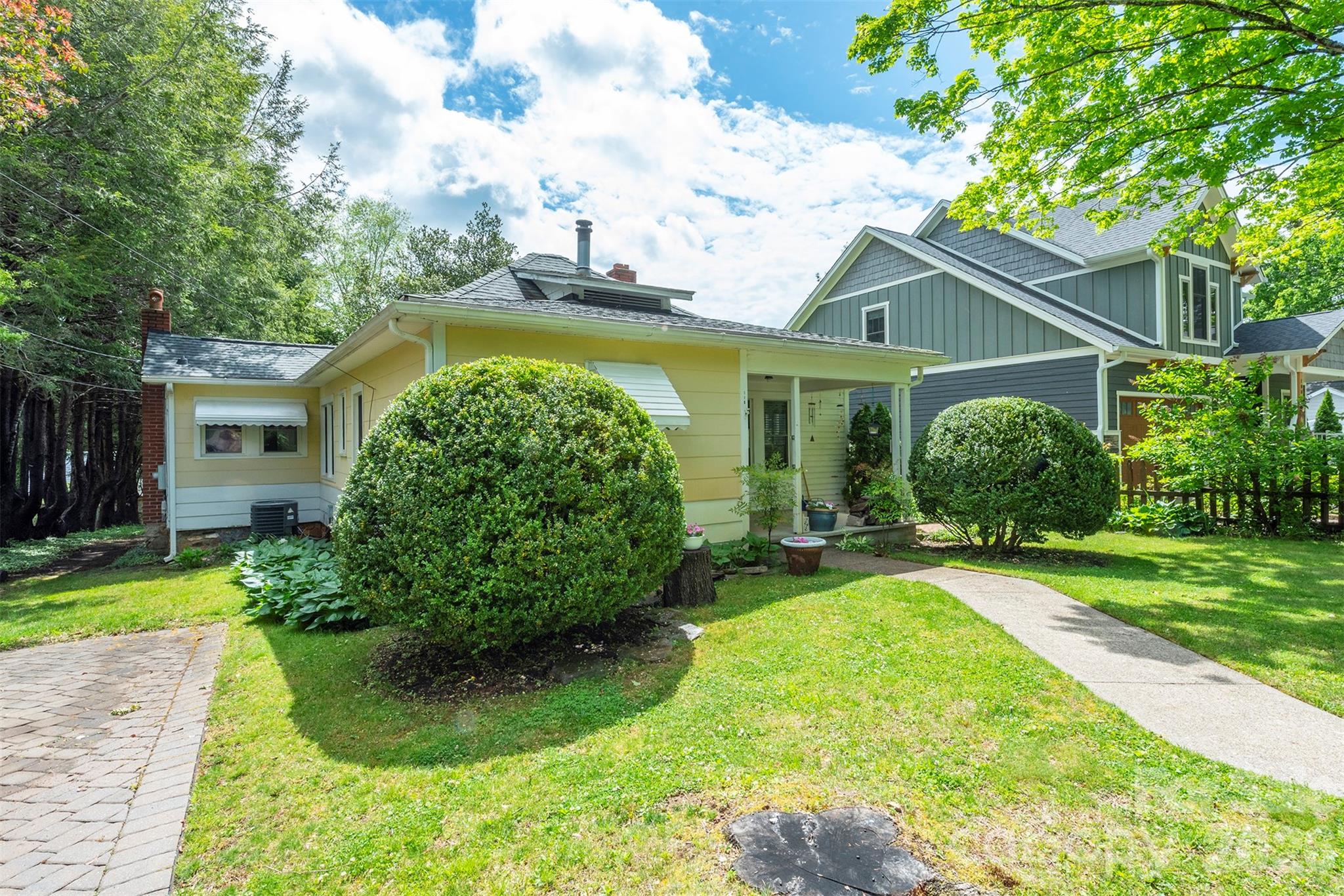 110 Enthoffer Street — Black Mountain