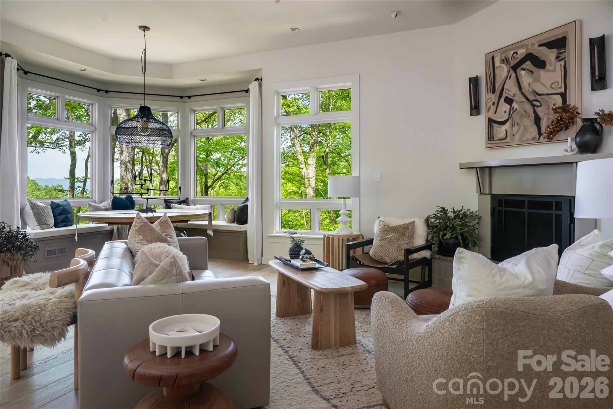15 Hunters Way — Asheville