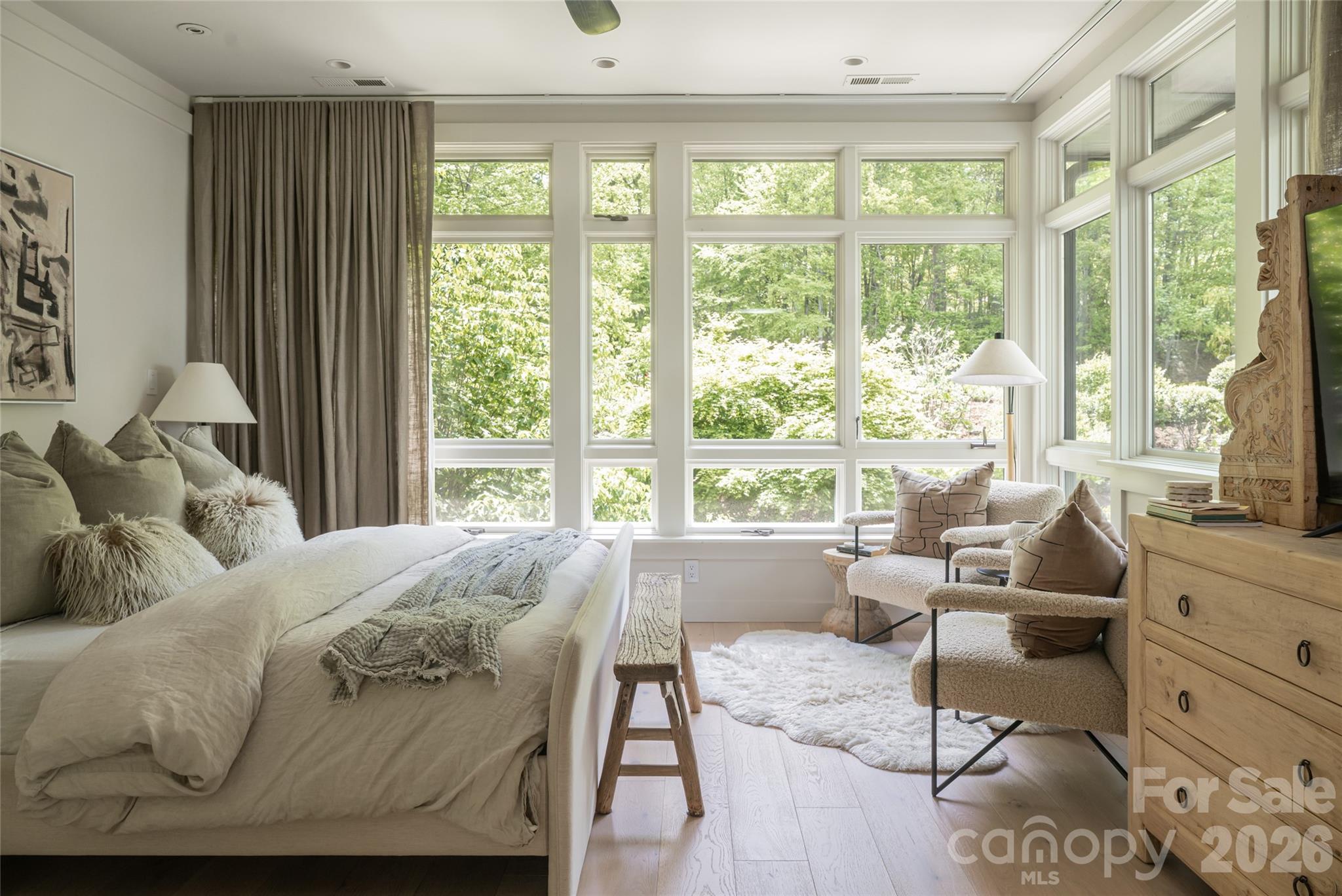 15 Hunters Way — Asheville