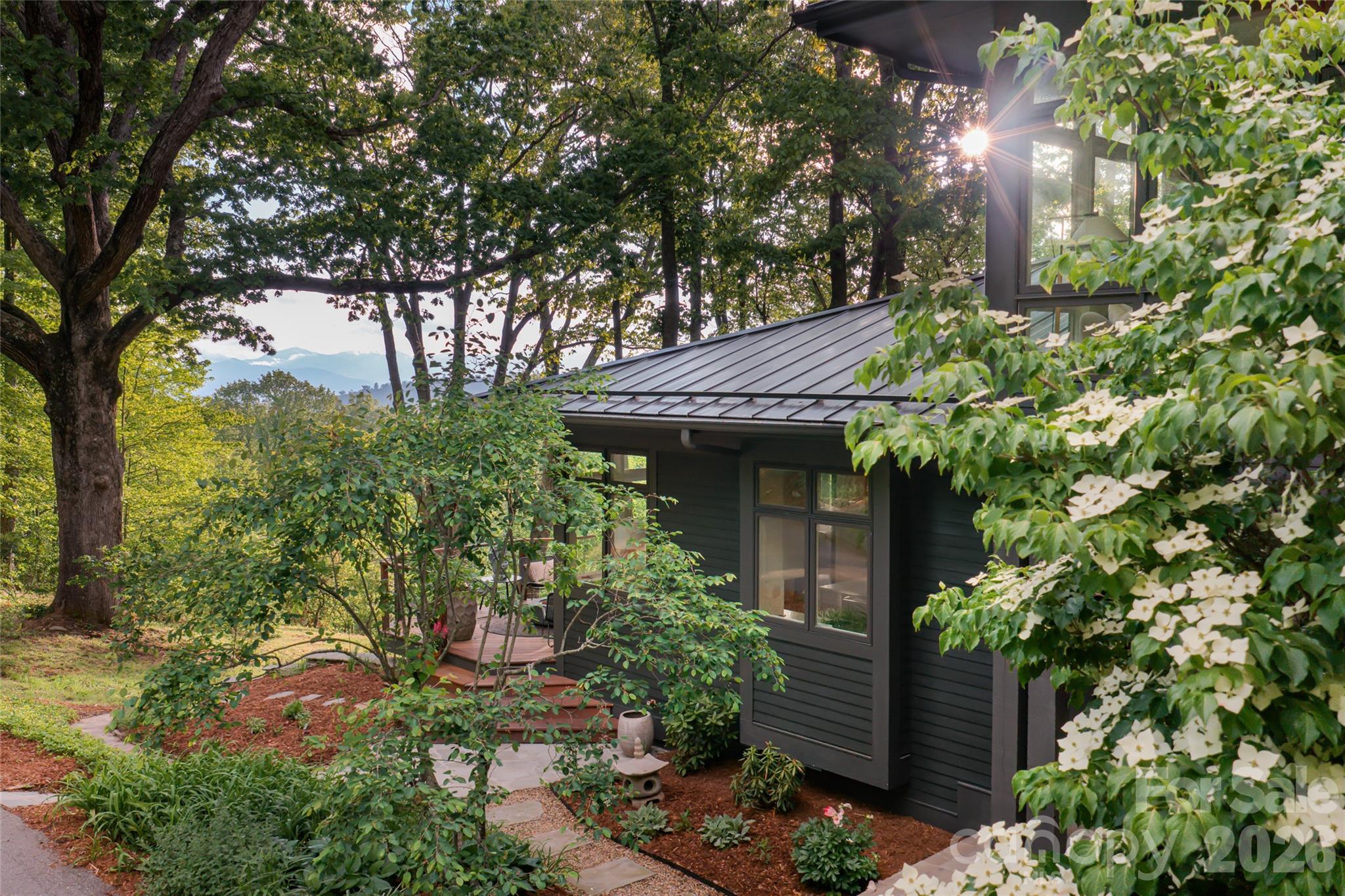 15 Hunters Way — Asheville