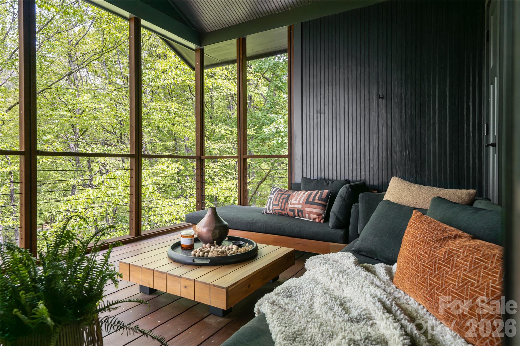 15 Hunters Way — Asheville