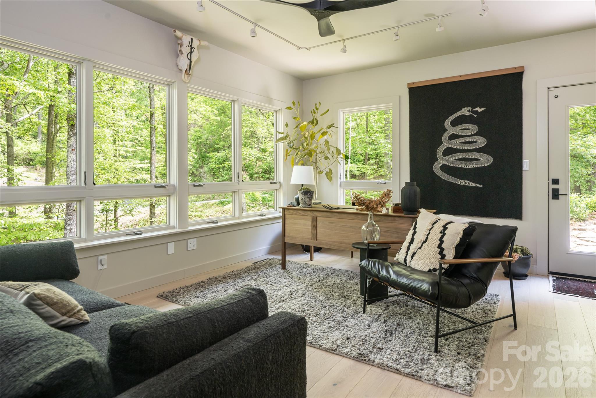 15 Hunters Way — Asheville