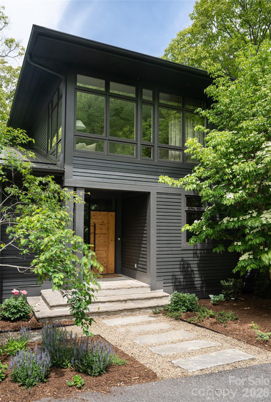 15 Hunters Way — Asheville