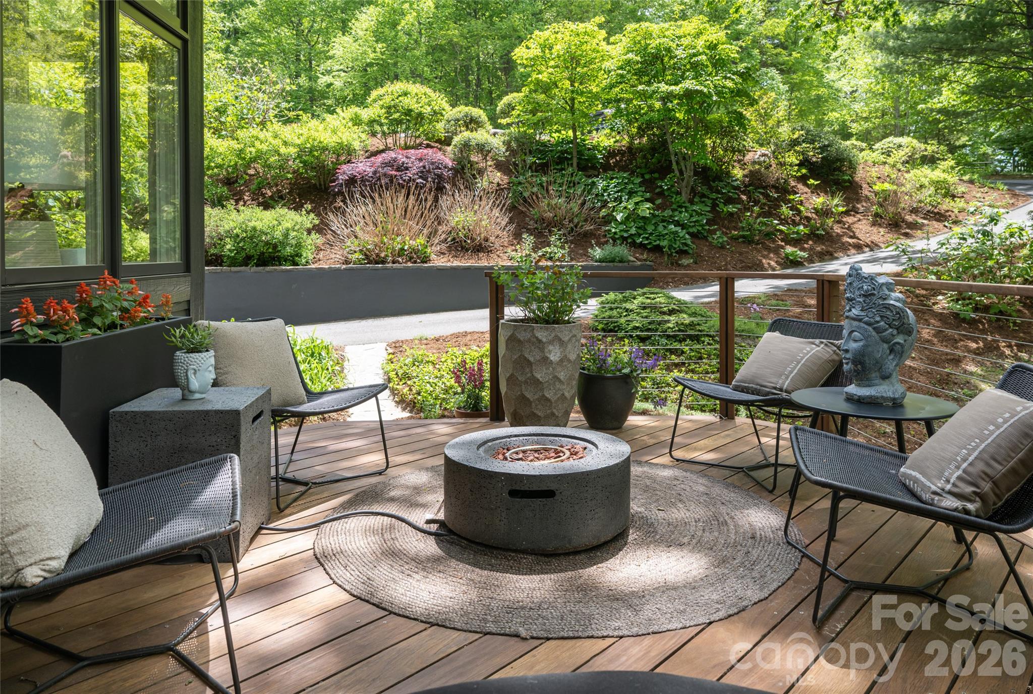 15 Hunters Way — Asheville