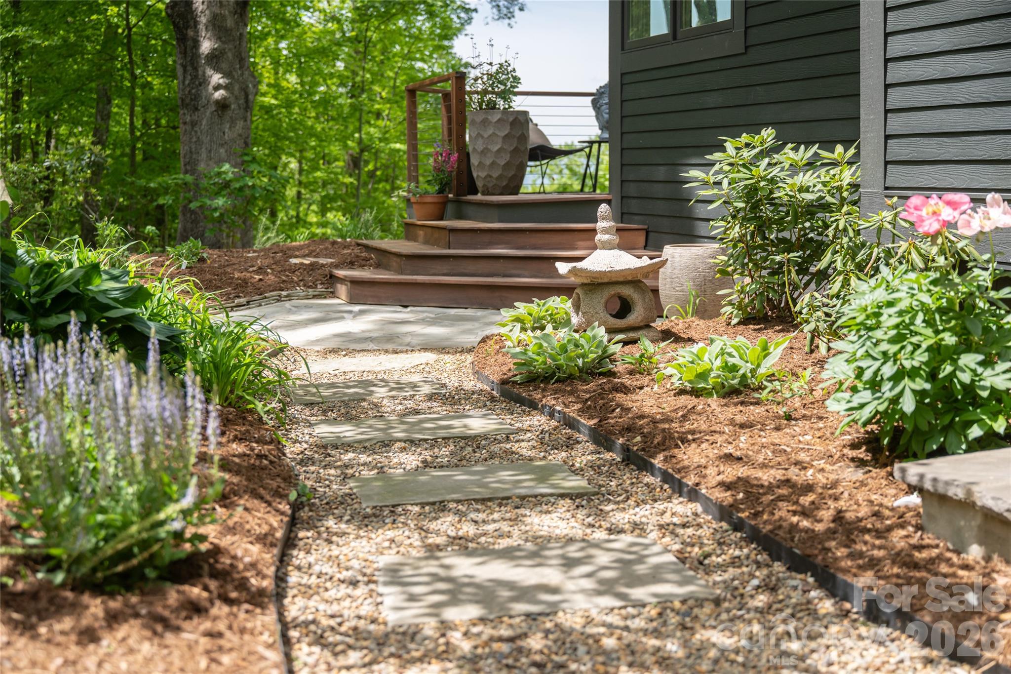 15 Hunters Way — Asheville