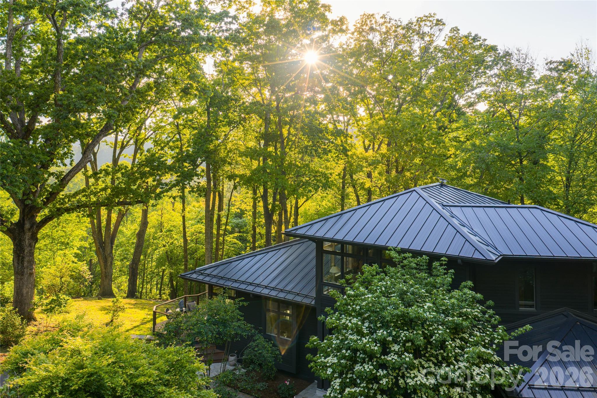 15 Hunters Way — Asheville