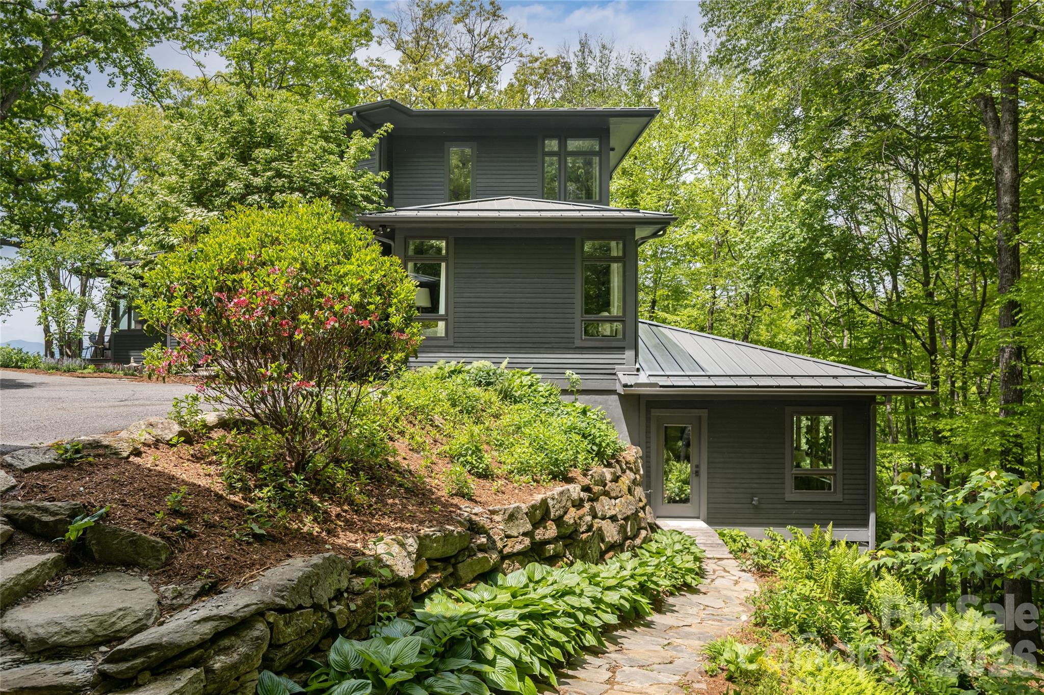 15 Hunters Way — Asheville