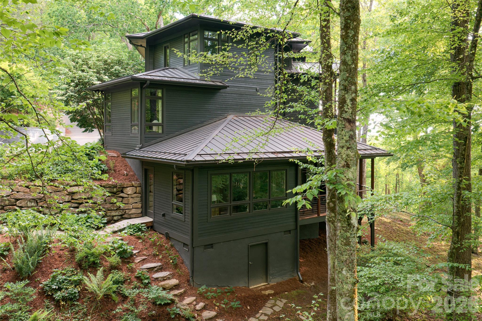 15 Hunters Way — Asheville