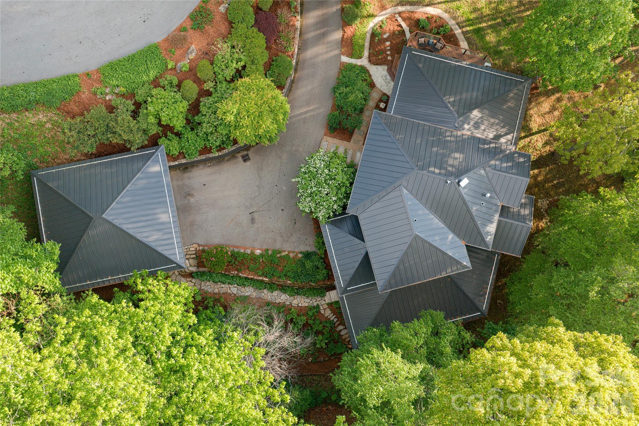 15 Hunters Way — Asheville