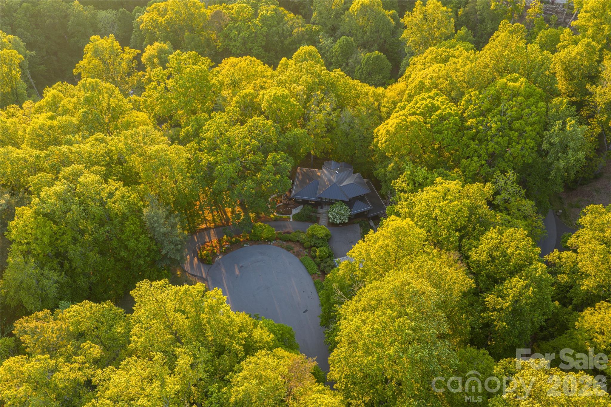 15 Hunters Way — Asheville
